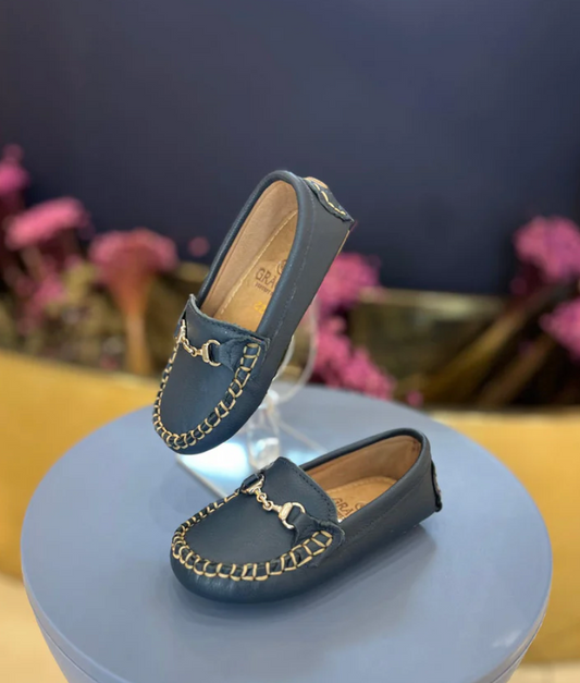Como conservar sapatos de couro infantil por mais tempo