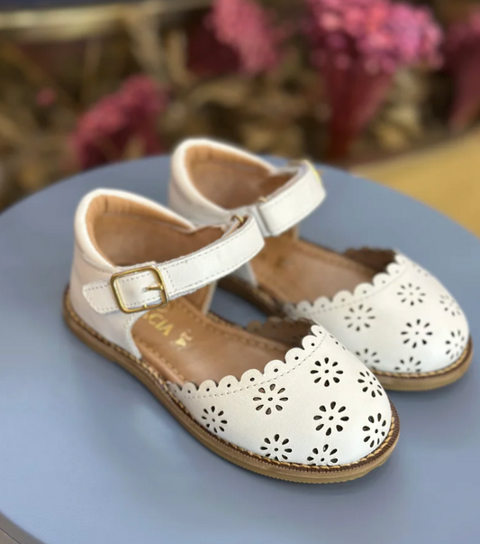 Diferença entre sapato de couro e sapato sintético para crianças