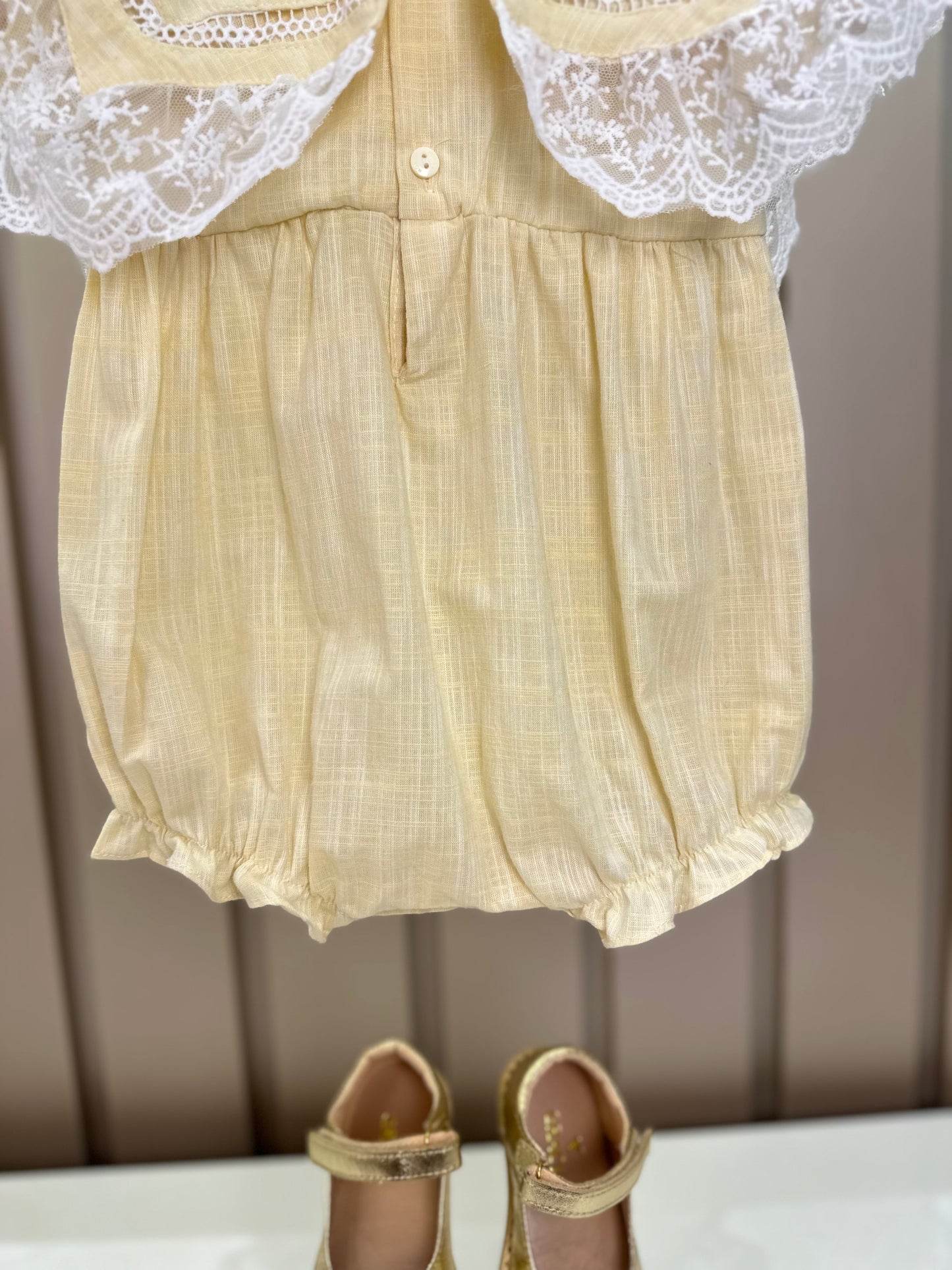 Pimpão Bebê Luxo Gola Bordada Renda Amarelo - Roana