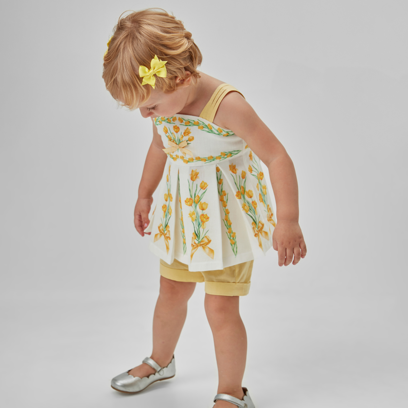 Conjunto Bebê Bata Flores e Shorts Amarelo - Um Mais Um PRÉ-VENDA
