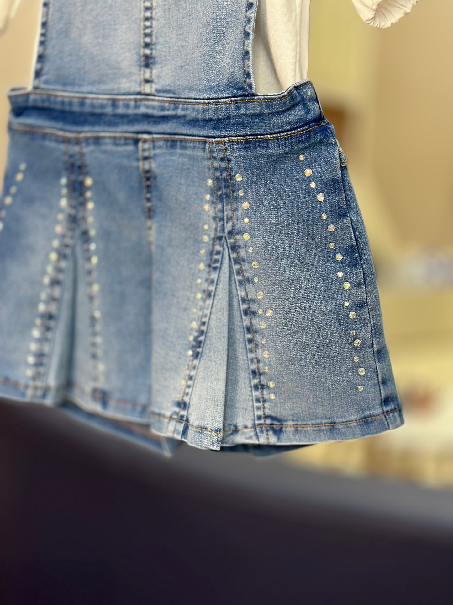 Jardineira Infantil Jeans com Strass com Blusa Manga Balonê - Animê