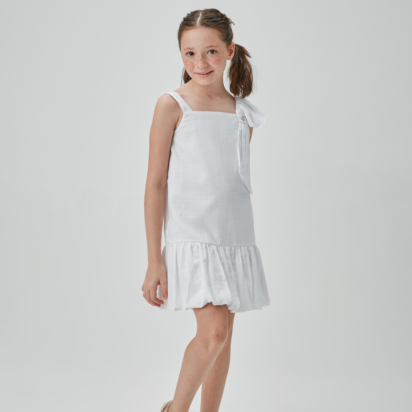 Vestido Infantil Jumper Balonê com Laço Branco - Um Mais Um PRÉ-VENDA