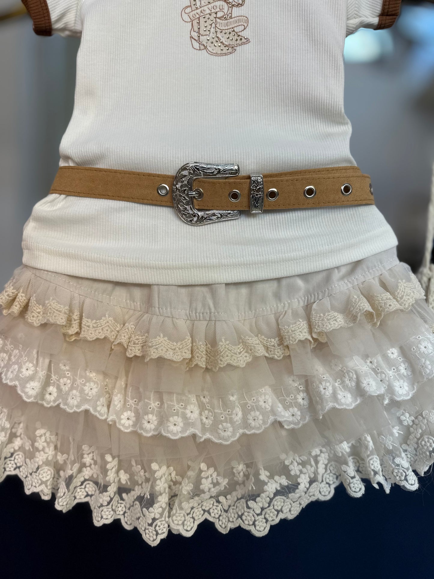 Conjunto Infantil Blusa Ursinha, Botinha e Chapéu e Saia Mix Babados - Pituchinhus