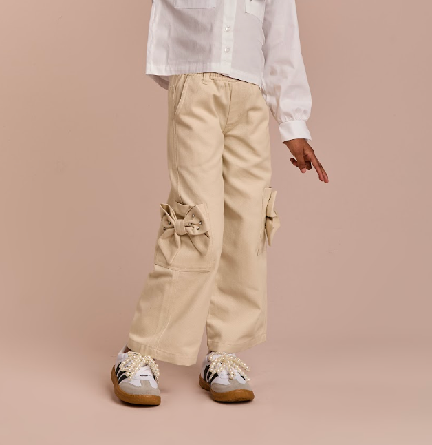 Calça Infantil Wide Leg Cargo Sarja Laços Bege - Gabriela Aquarela