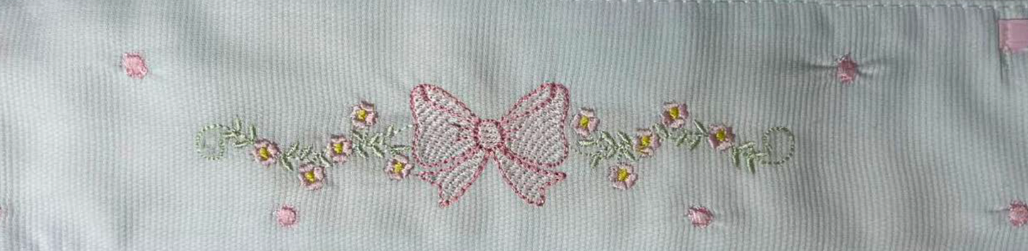 Kit Fralda de Ombro + Fraldinha Boca Bebê Luxo Bordadas Lacinhos Rosa - Roana