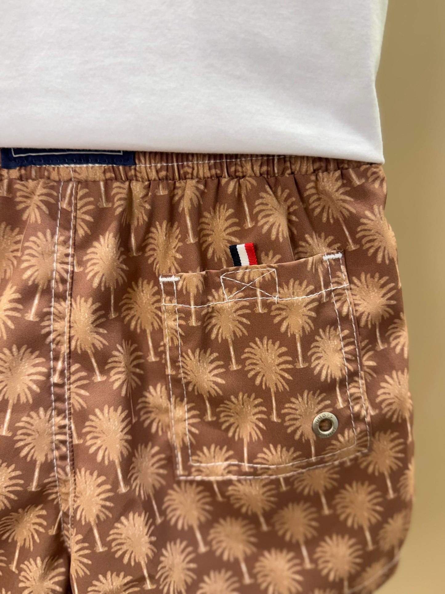 Conjunto Infantil Camiseta Branca e Shorts Coqueiros Bege - Dudes