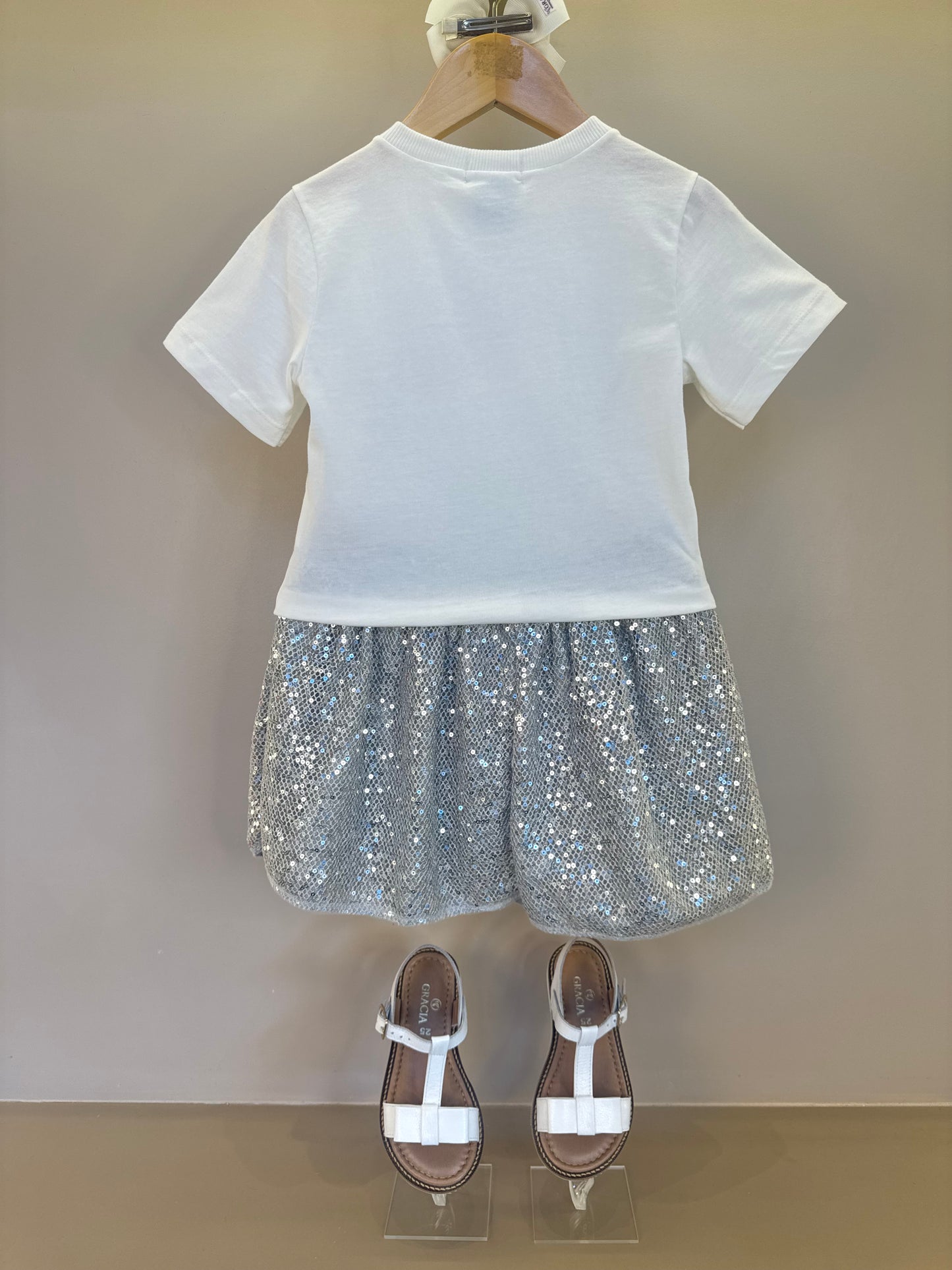 Conjunto Infantil Blusa Hello Kitty Foil com Saia Paetê Prata - Momi