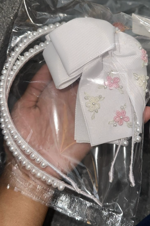 Tiara Infantil Pérolas Laço Branco Bordado - Roana