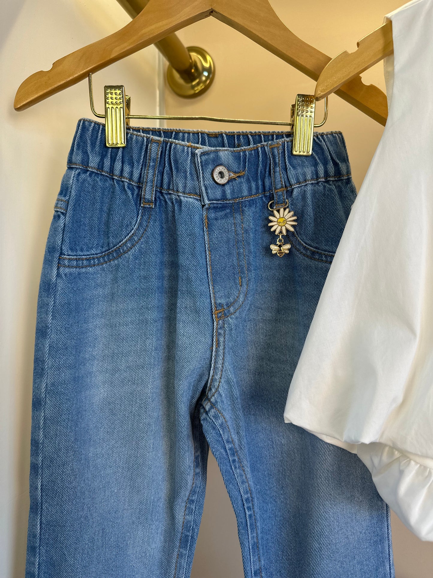Conjunto Infantil Blusa Balonê e Calça Jeans Barra Bordada - Animê