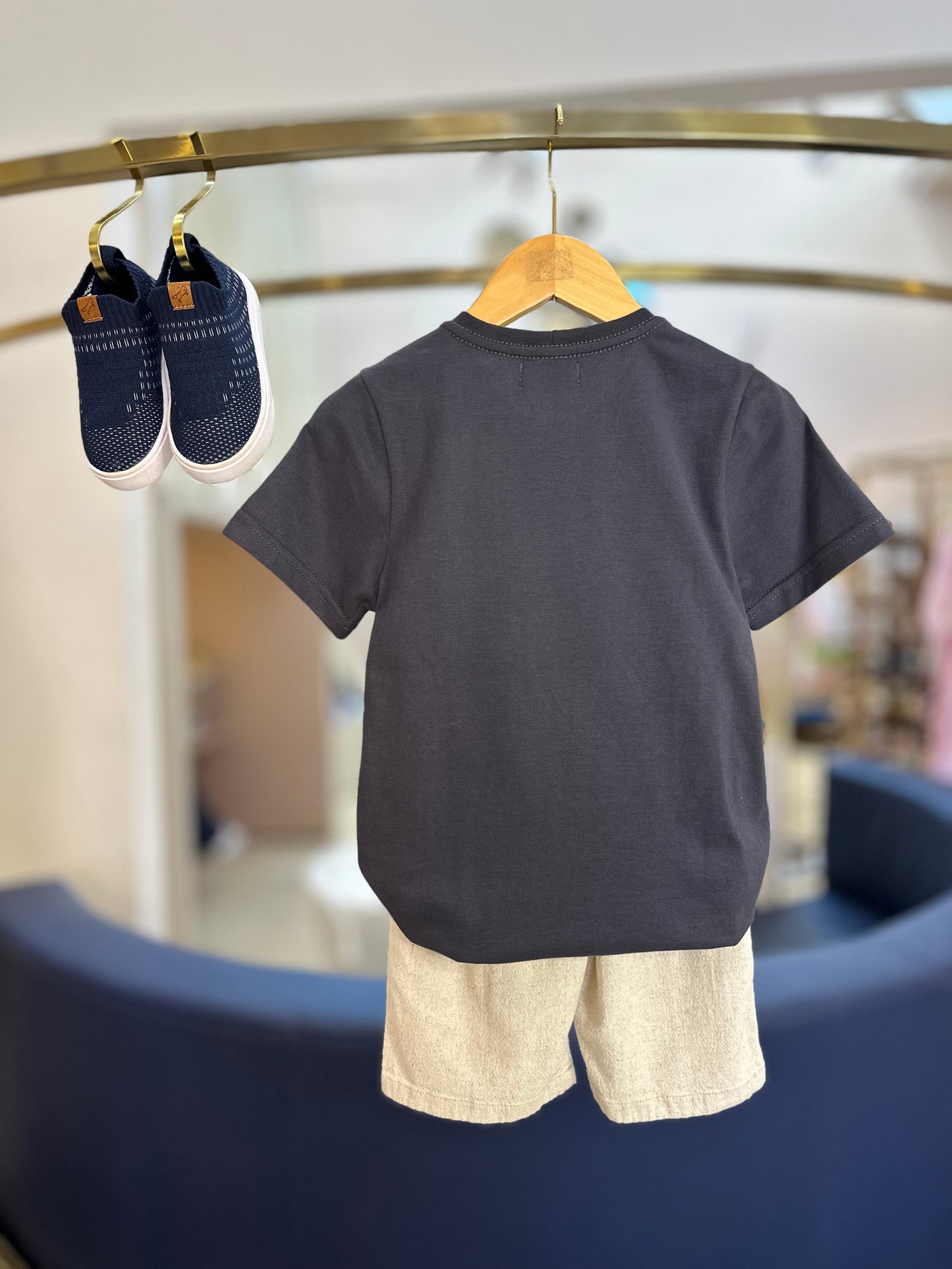 Conjunto Infantil Camiseta Cachorro Golden Grafite e Bermuda Linho Elastano Bege - Dame