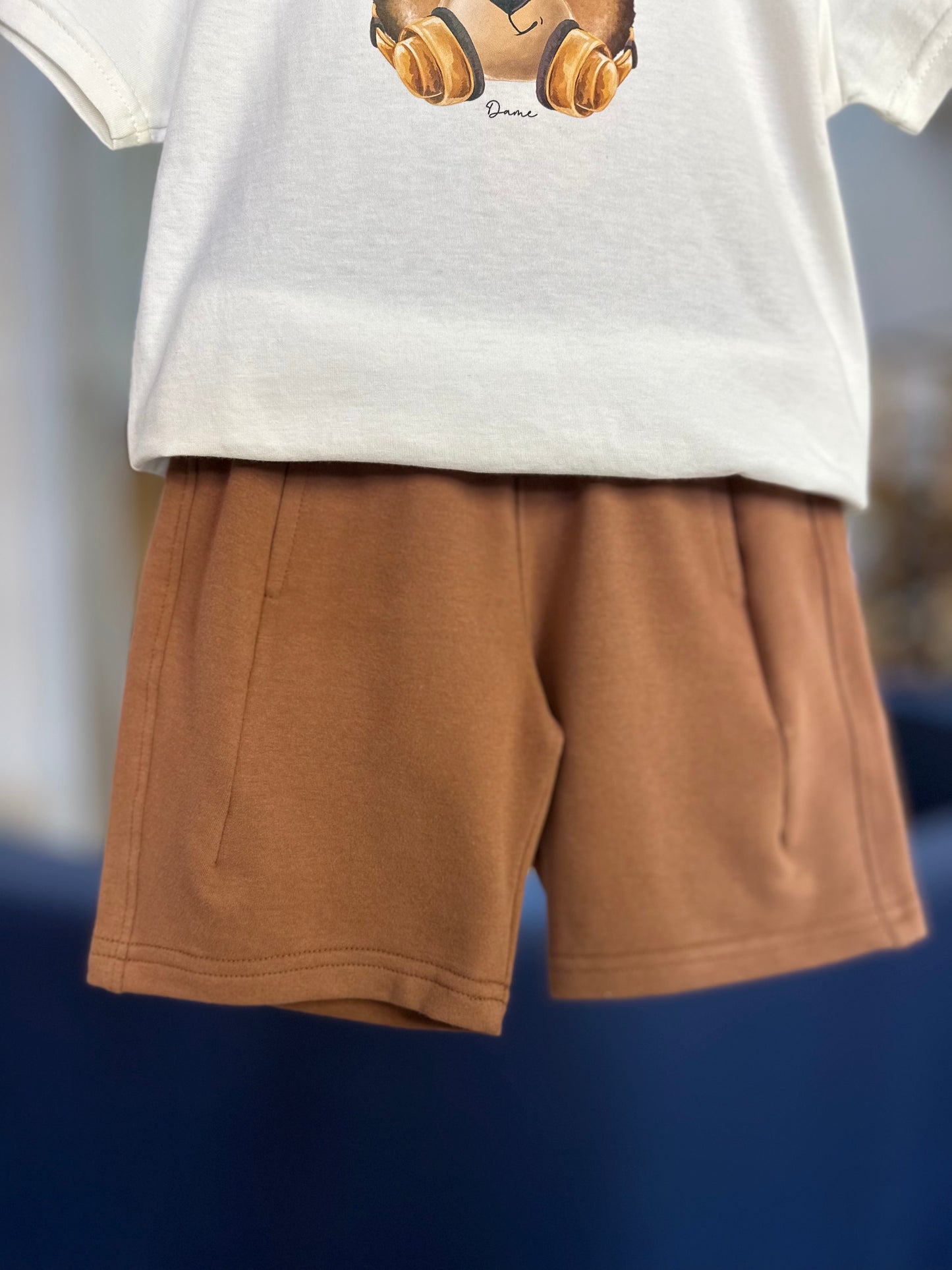 Conjunto Infantil Camiseta Teddy Fone e Bermuda Moletom Bolso Embutido Chocolate - Dame