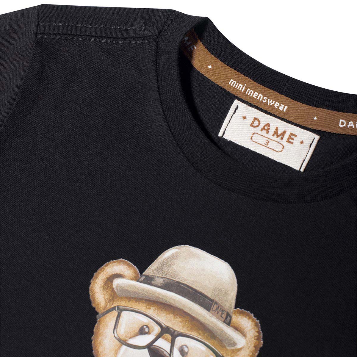 Conjunto Infantil Camiseta Teddy Chapéu Panamá Preta e Bermuda Moletom Listra Bege - Dame