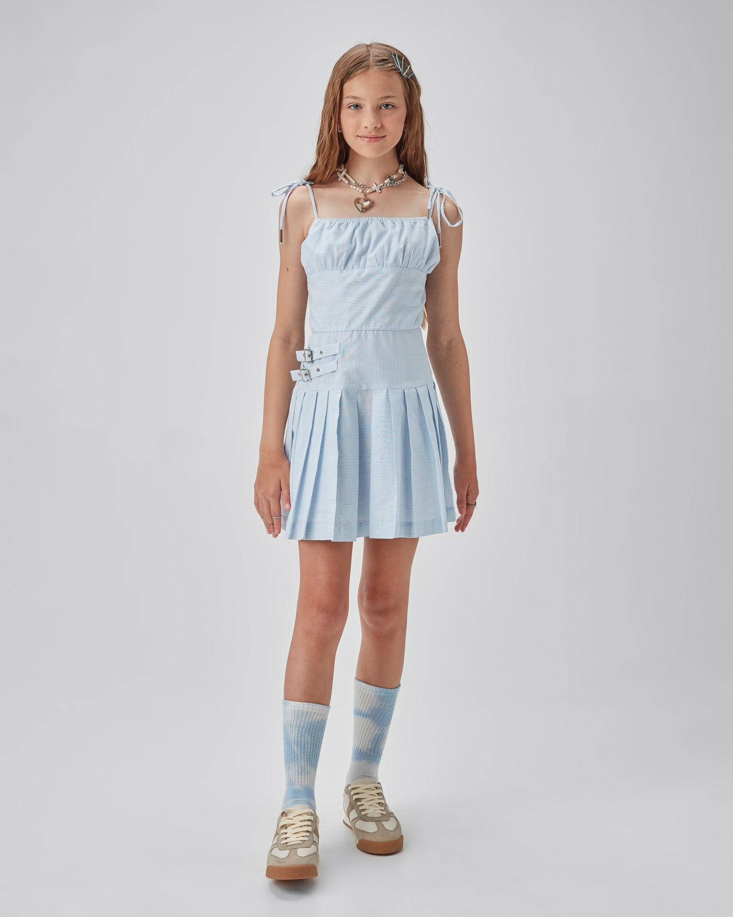 Vestido Teen Pregas Amarração Ombro e Fivelas Laterais - Two In