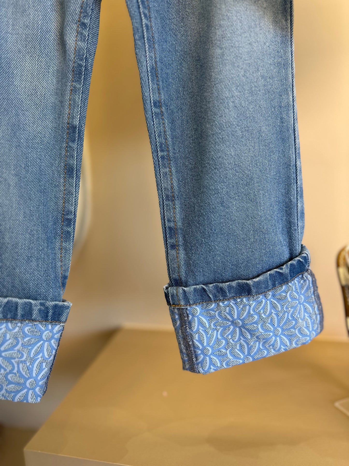 Conjunto Infantil Blusa Balonê e Calça Jeans Barra Bordada - Animê