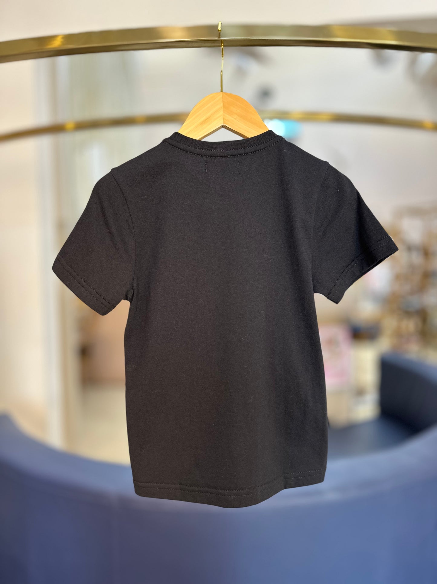 Conjunto Infantil Camiseta Teddy Chapéu Panamá Preta e Bermuda Moletom Listra Bege - Dame