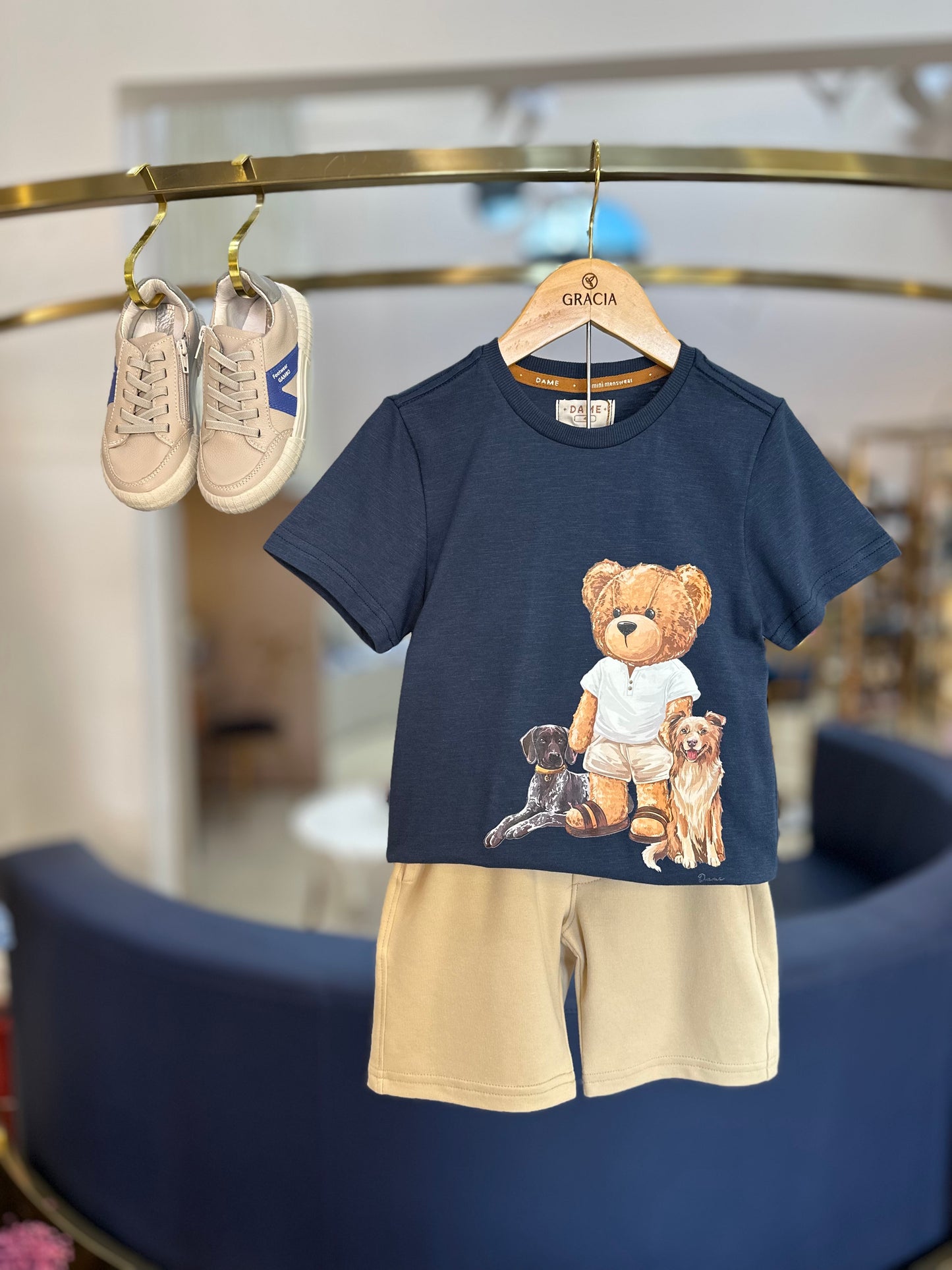 Conjunto Infantil Camiseta Teddy Cachorros Marinho e Bermuda Moletom Listra Bege - Dame