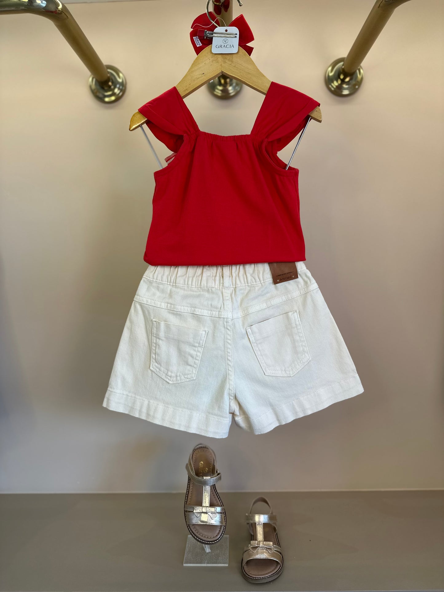 Conjunto Infantil Blusa Vermelha Laço ANM e Shorts Bege Pregas - Animê