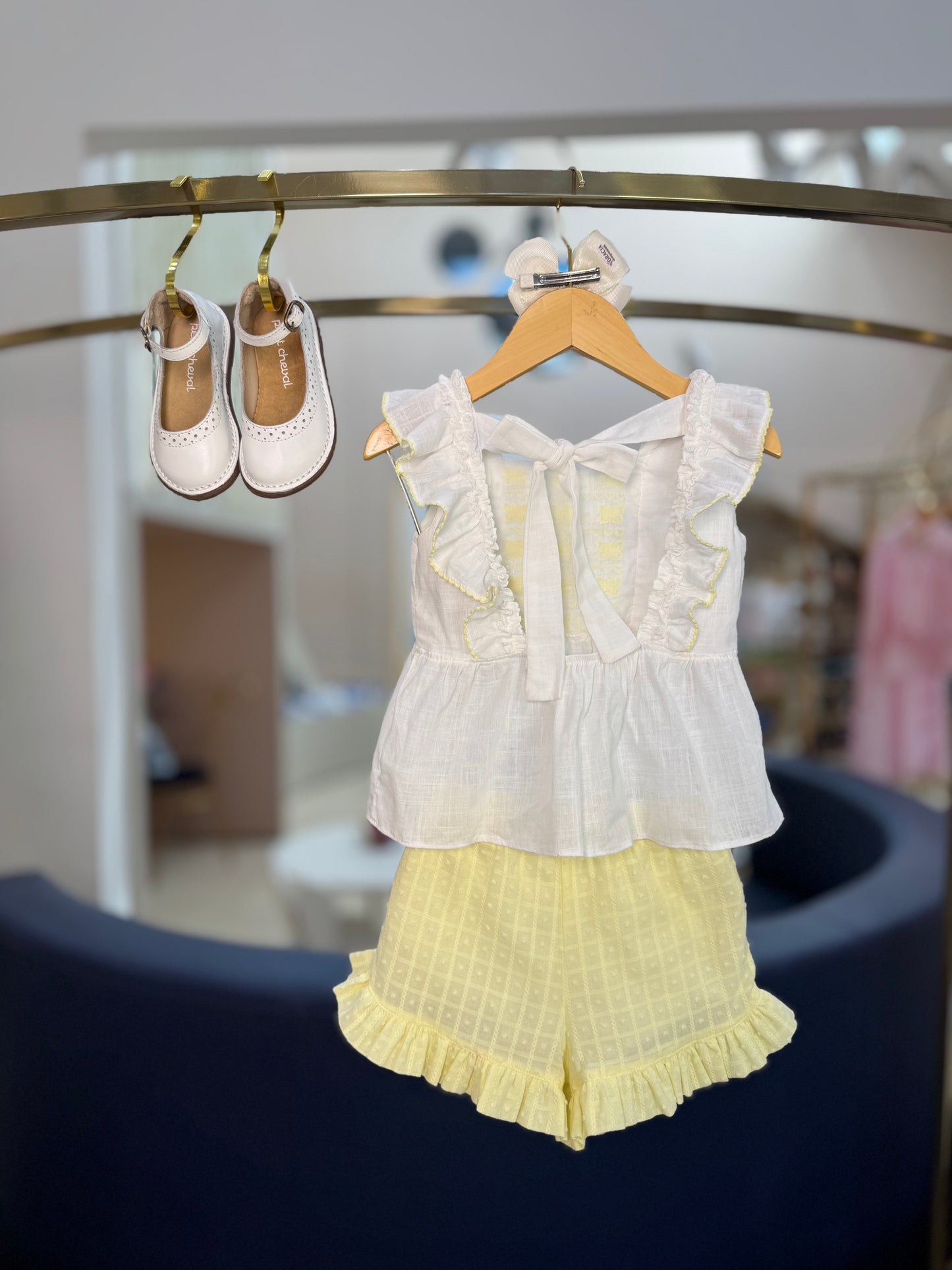 Conjunto Infantil Algodão Bordado Blusa Peplum Laços e Shorts Amarelo - Petit Cherie