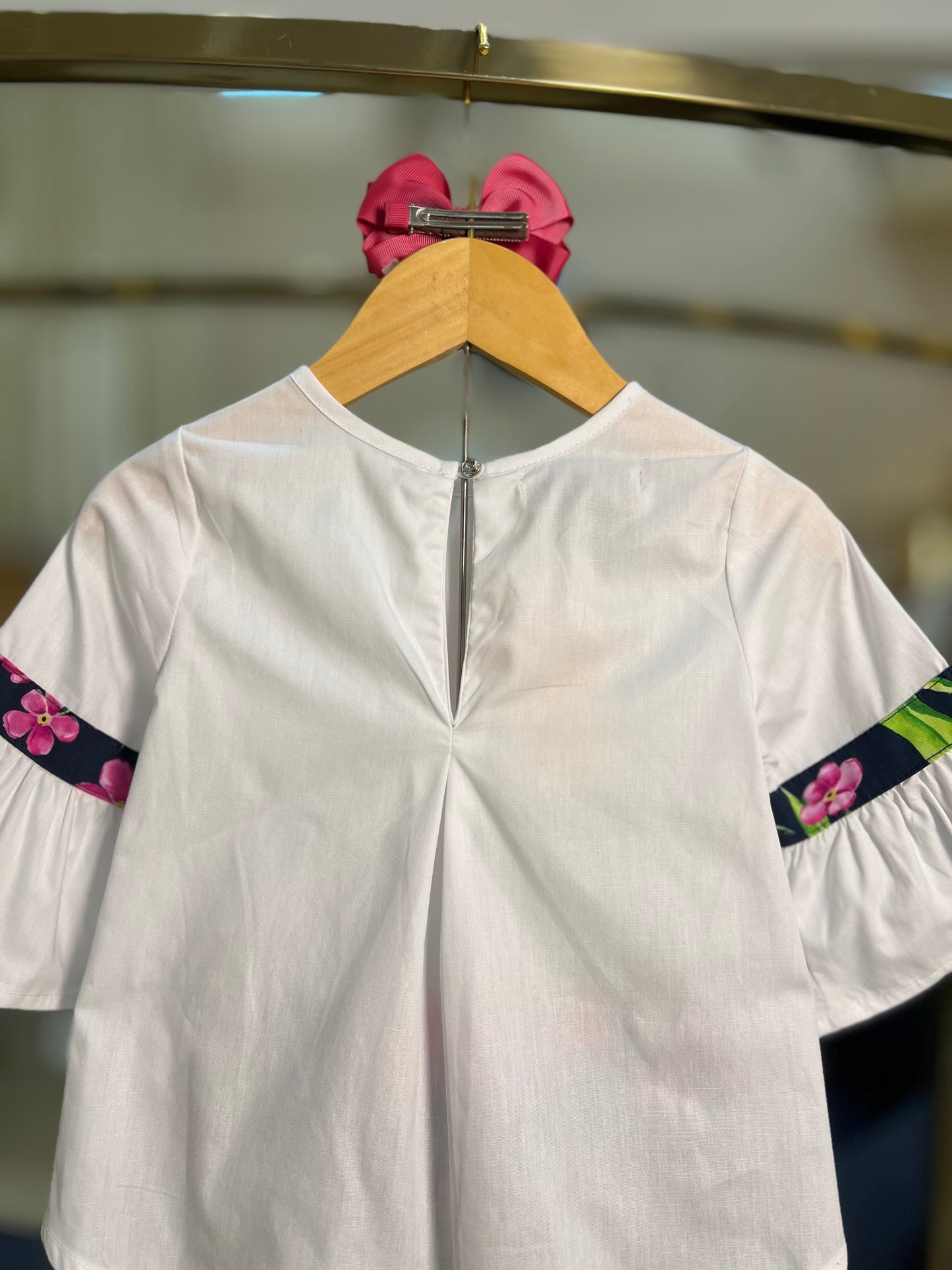 Conjunto Infantil Bata Ampla com Laços e Legging Estampada - Um Mais Um