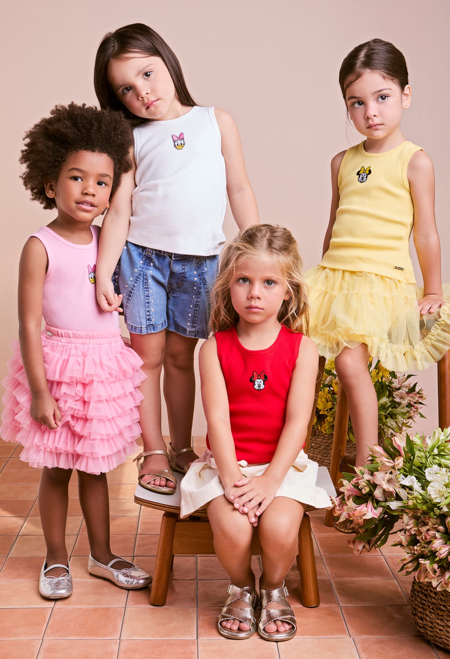 Conjunto Infantil Blusa Daisy Amarela e Shorts Couro Tech - Animê