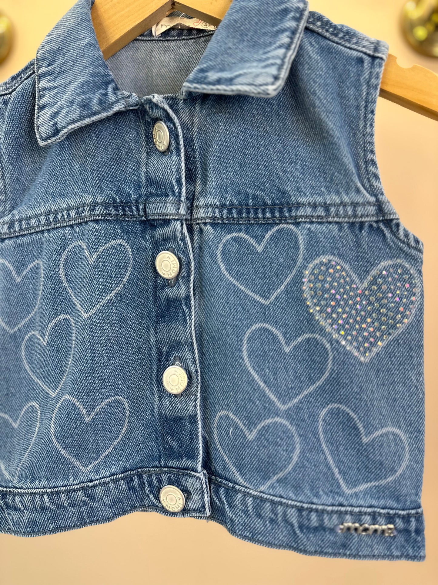 Conjunto Infantil Colete e Shorts Jeans Corações Strass - Momi