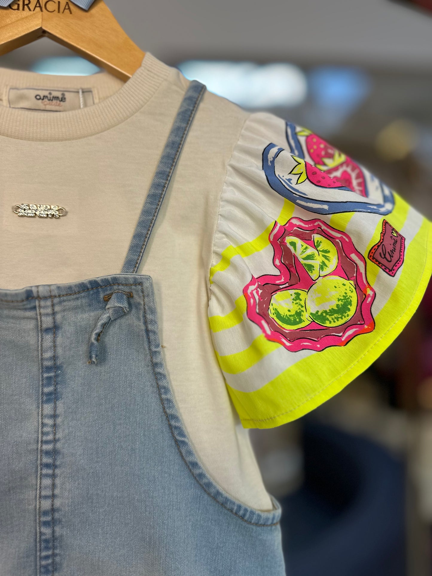 Jardineira Infantil Jeans Claro com Blusa Mangas Frutas - Animê