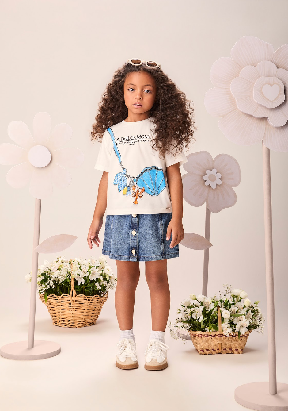 Conjunto Infantil Blusa Bolsa Concha Strass Saia Jeans com Abertura Frontal e Botões - Momi