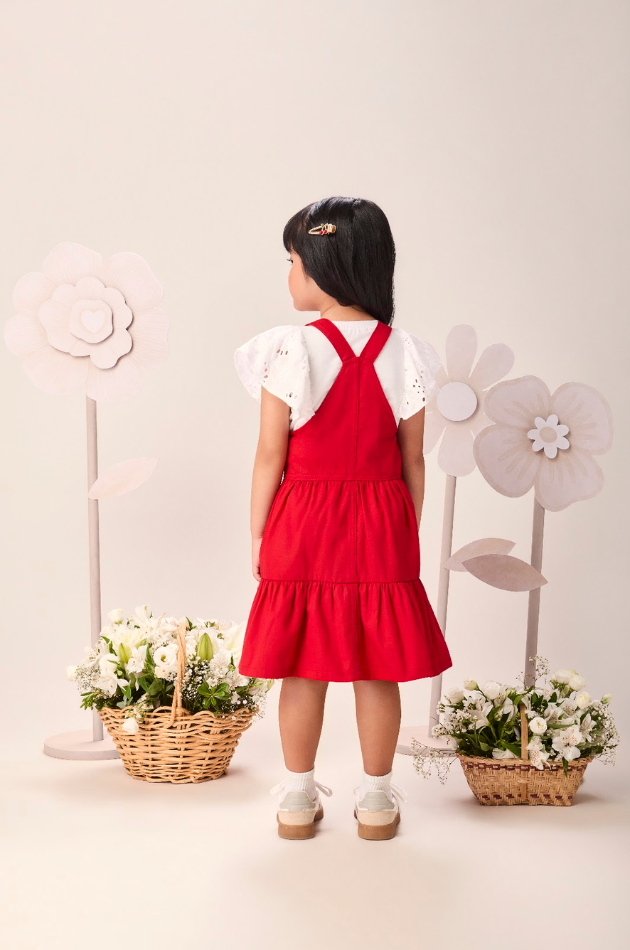 Conjunto Infantil Blusa Off-White com Babados Laise Salopete Vermelho com Chaveiro Cereja - Momi