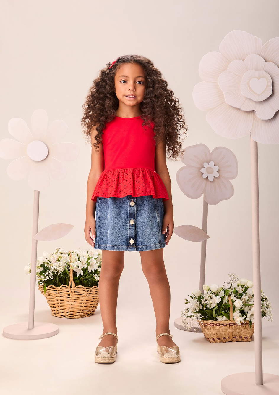 Conjunto Infantil Regata Vermelha com Babados Laise Saia Jeans com Abertura Frontal e Botões - Momi