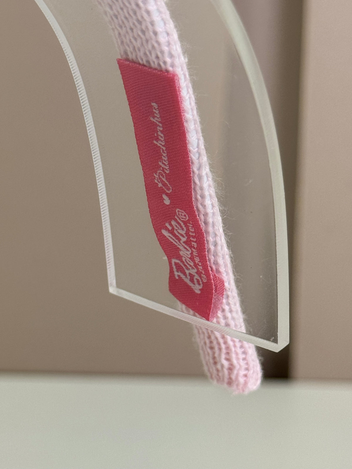 Tiara Infantil Laço Puffer Pingente Barbie Rosa Xadrez- Pituchinhus