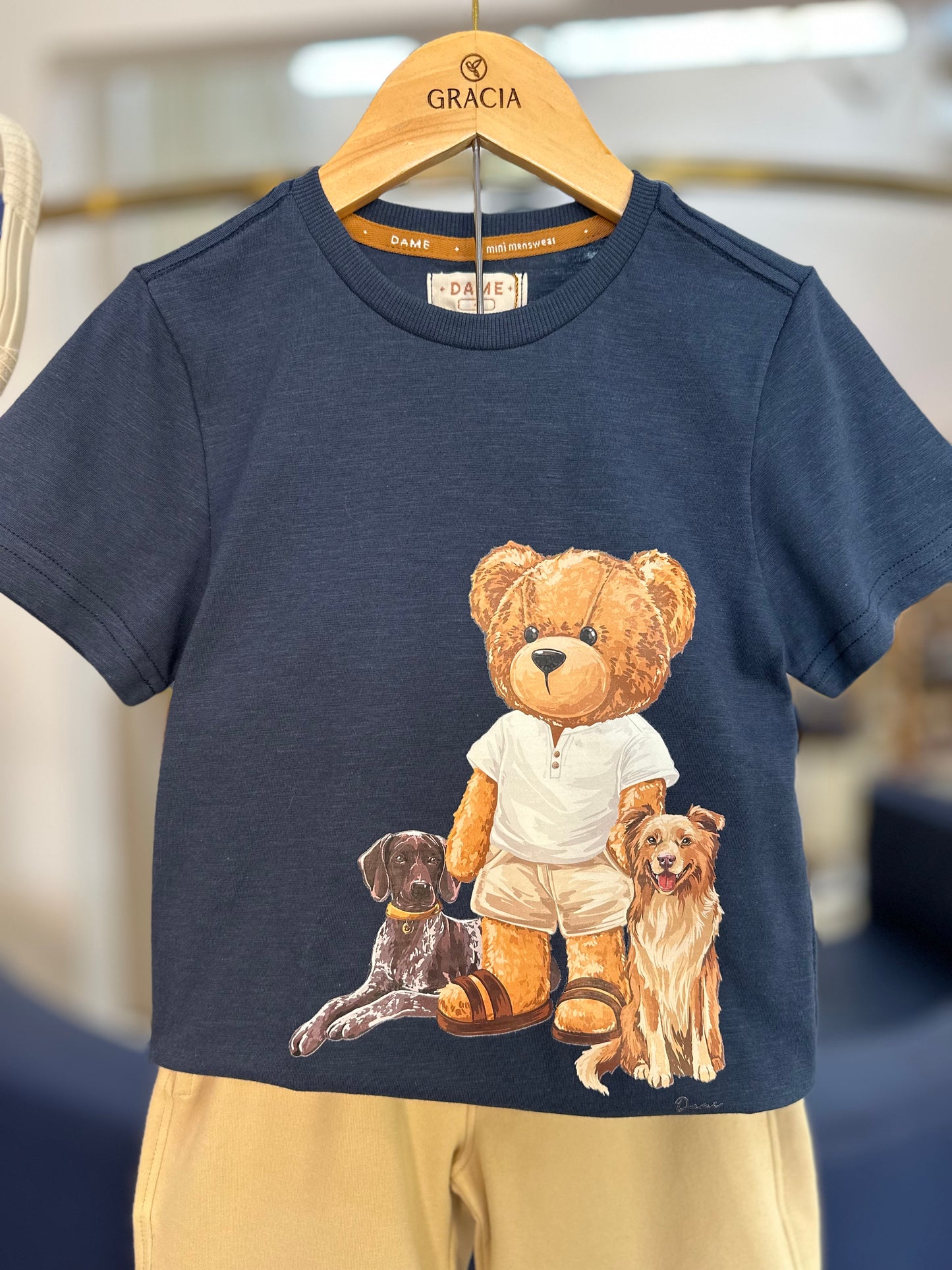 Conjunto Infantil Camiseta Teddy Cachorros Marinho e Bermuda Moletom Listra Bege - Dame