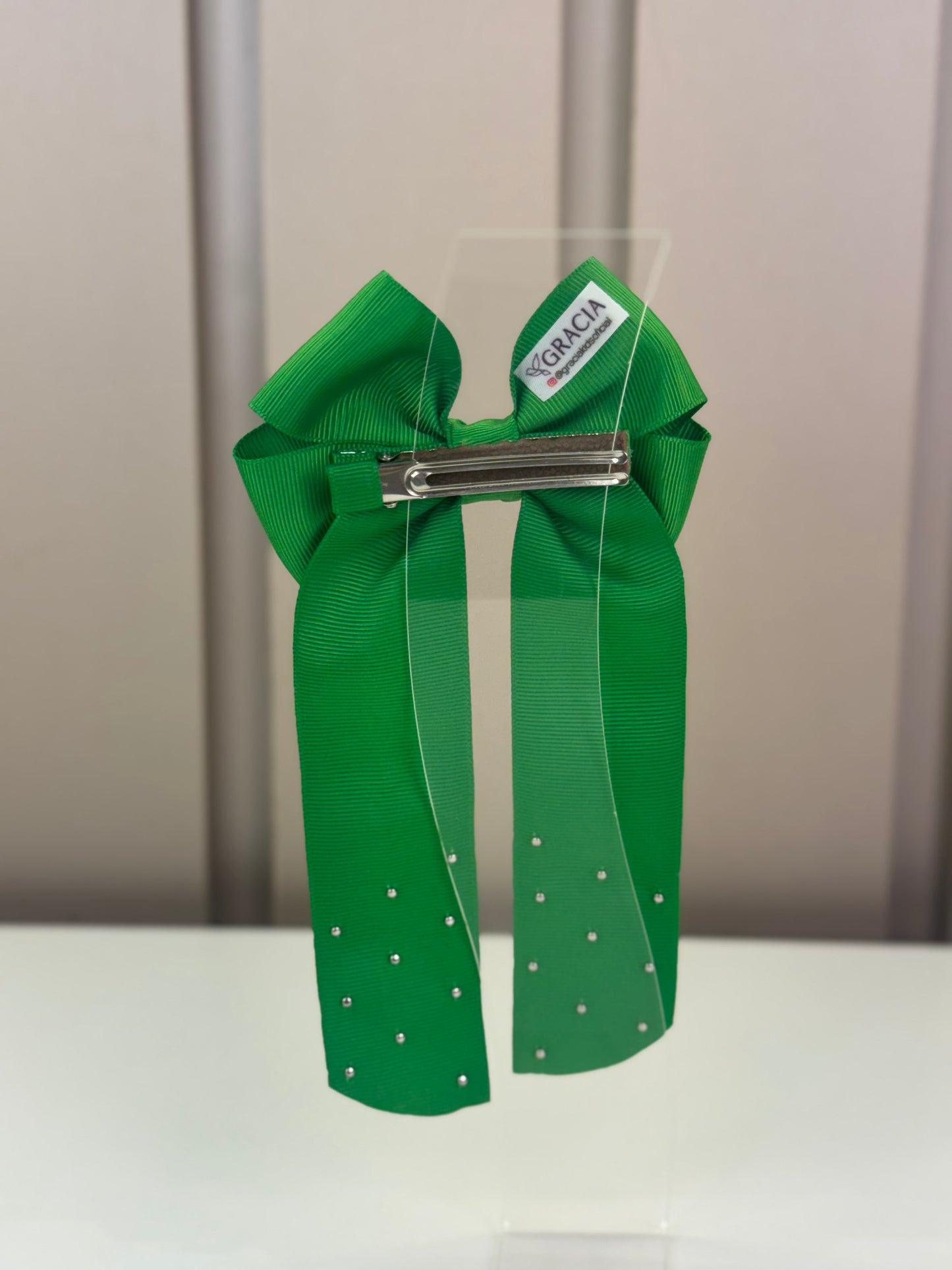 Laço Infantil Special Alongado Verde Folha Pérolas Tam. M - Gracia