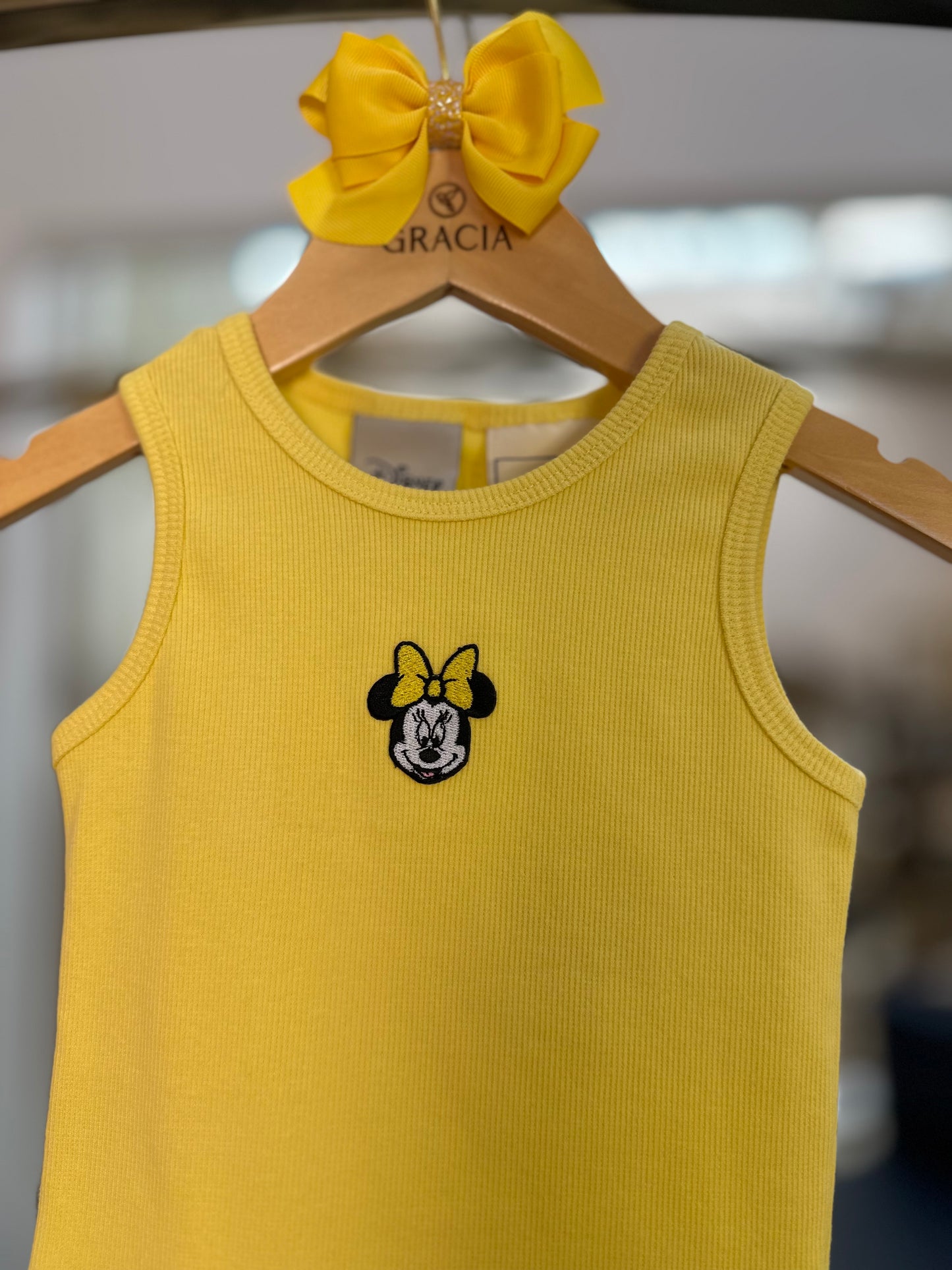 Conjunto Infantil Blusa Daisy Amarela e Shorts Couro Tech - Animê