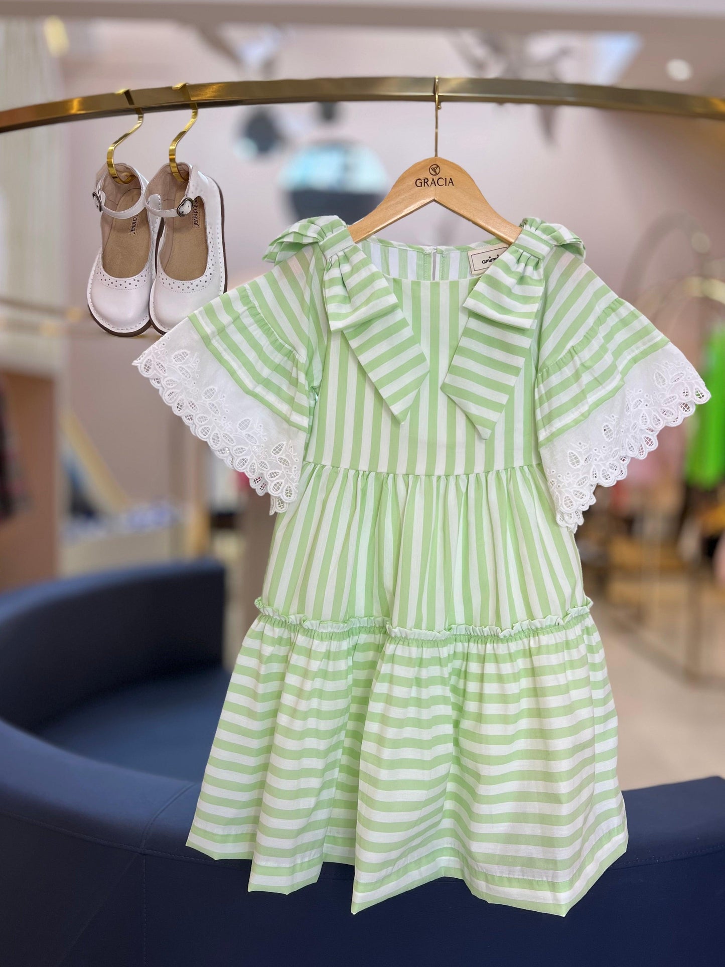 Vestido com babado e bordado inglês Animê - Gracia