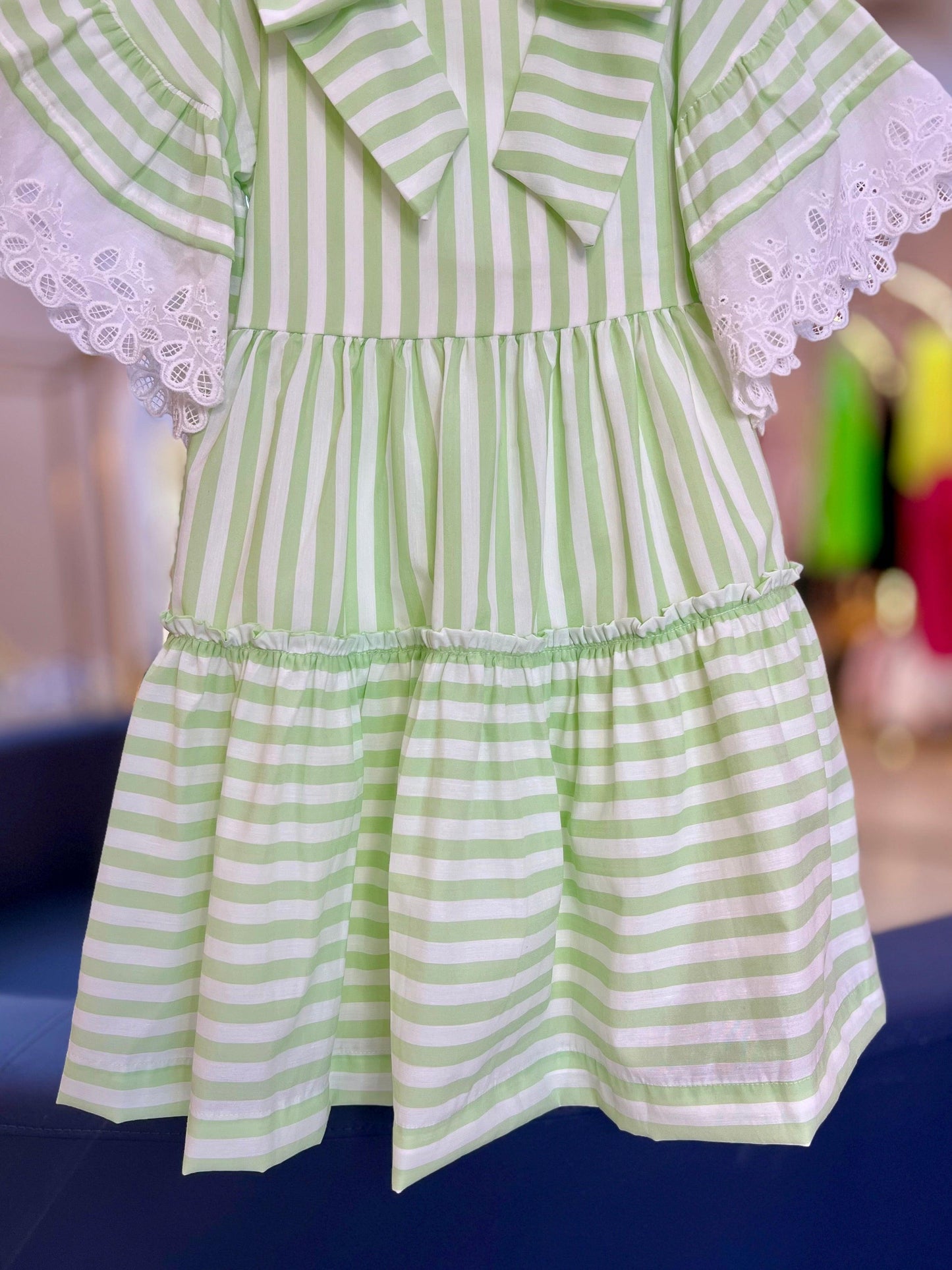 Vestido com babado e bordado inglês Animê - Gracia