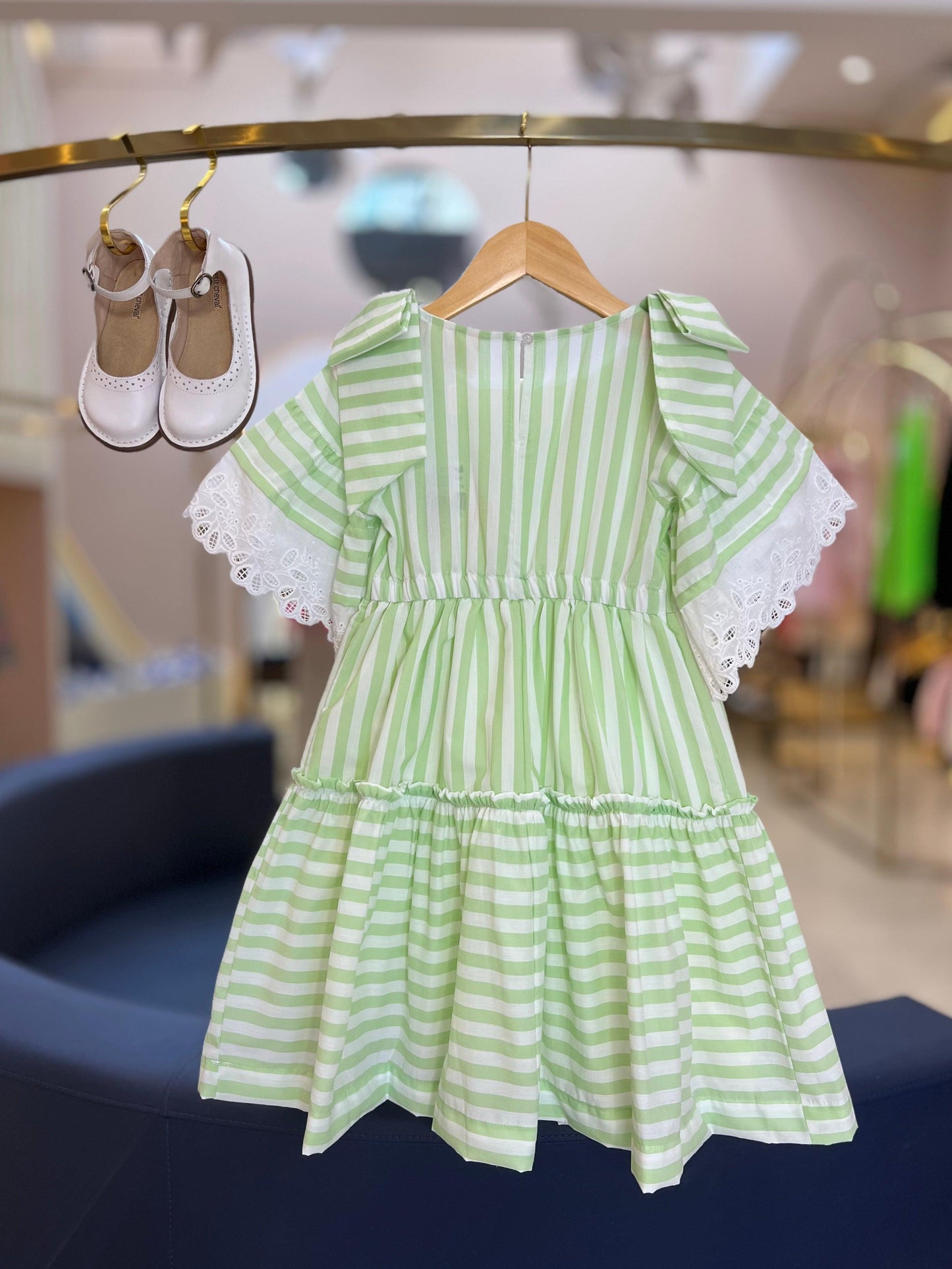 Vestido com babado e bordado inglês Animê - Gracia