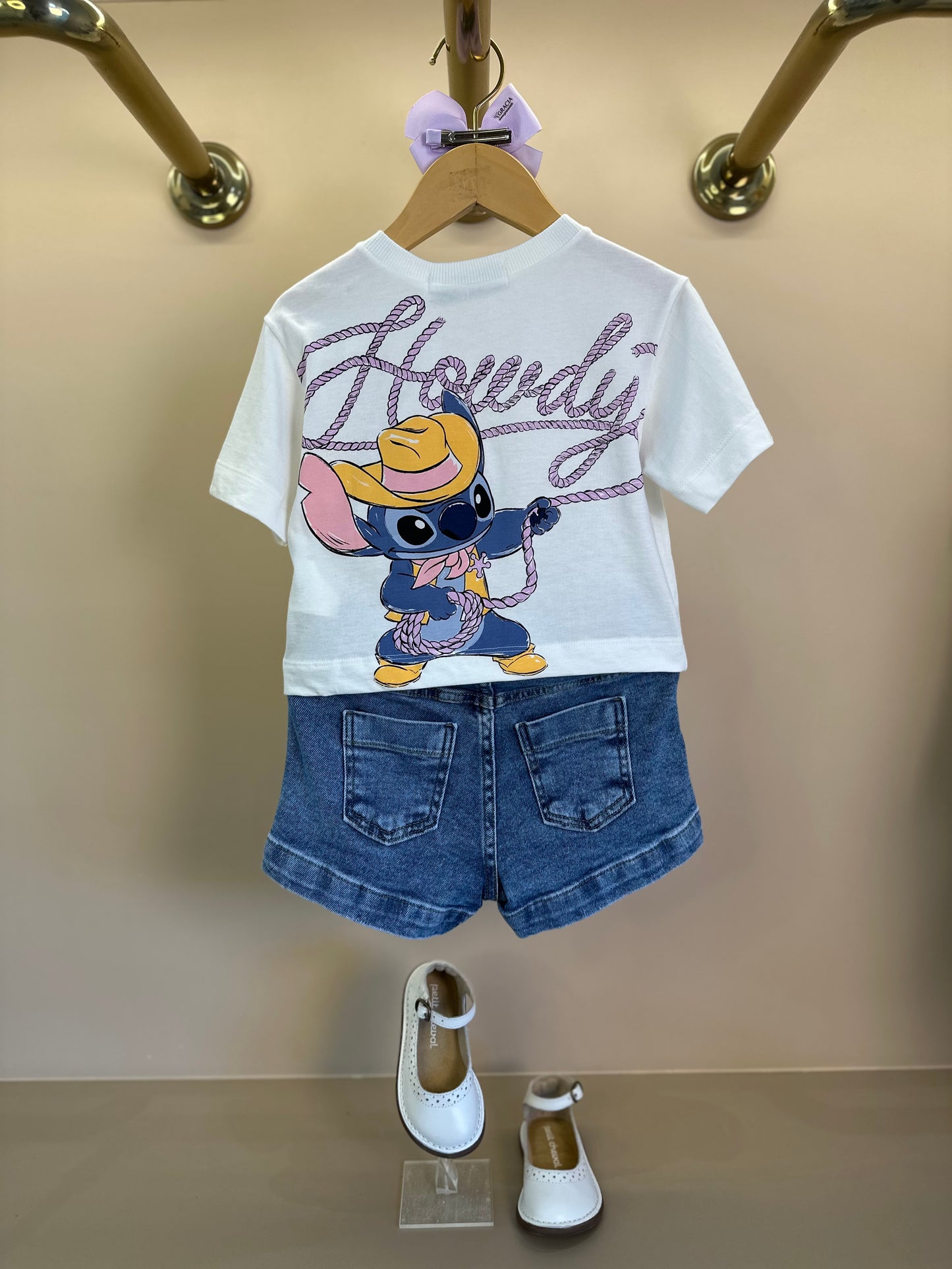 Conjunto Infantil Blusa Stitch Howdy e Shorts Jeans Pingente - Animê