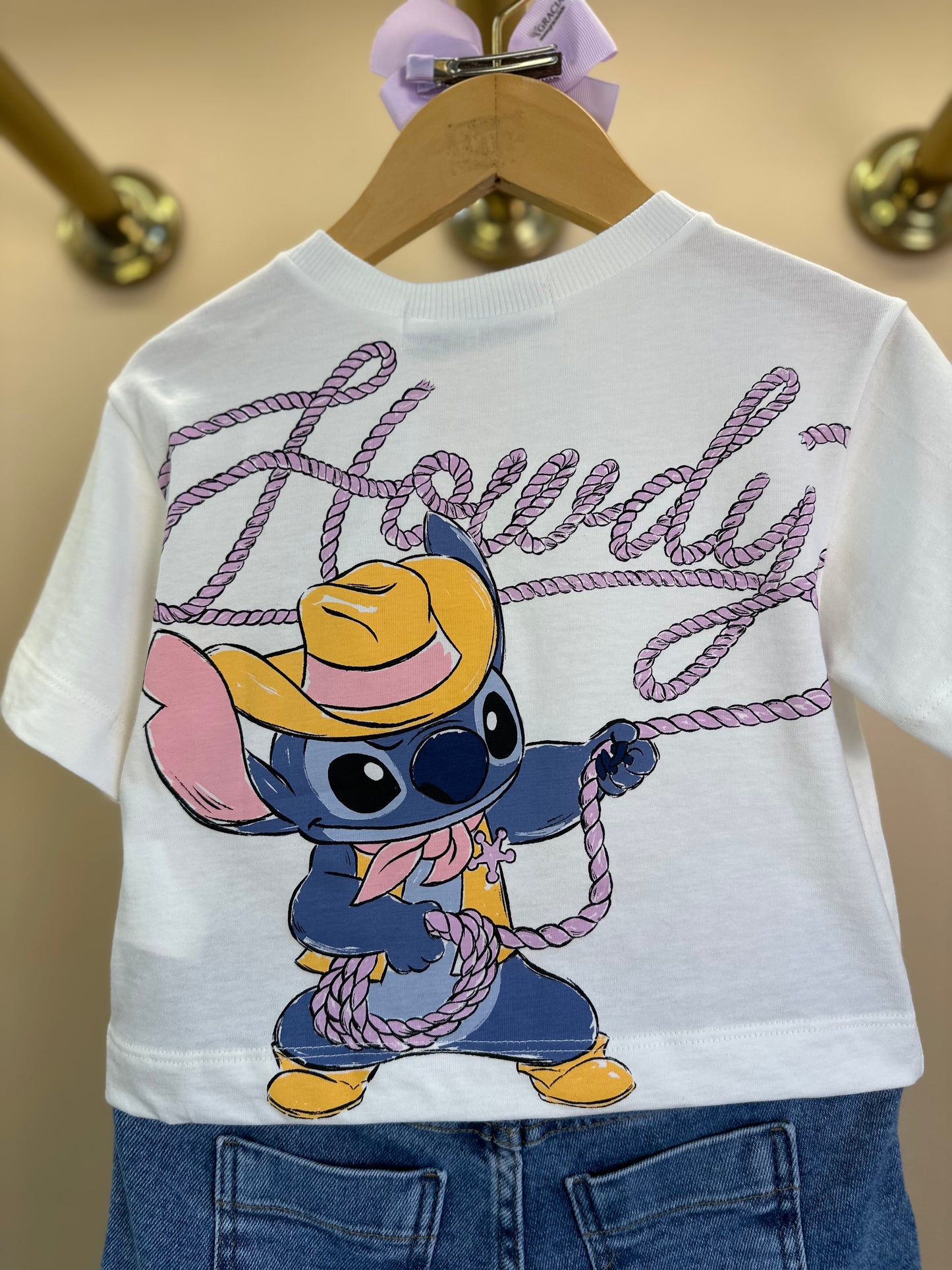 Conjunto Infantil Blusa Stitch Howdy e Shorts Jeans Pingente - Animê