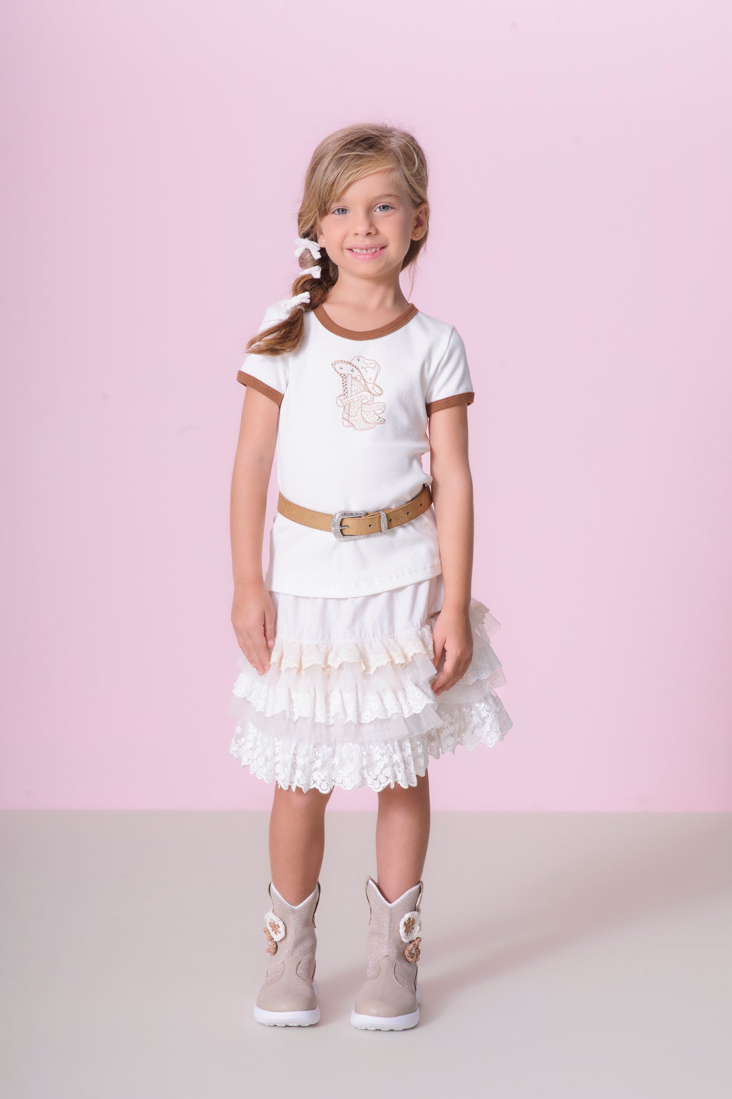 Conjunto Infantil Blusa Ursinha, Botinha e Chapéu e Saia Mix Babados - Pituchinhus