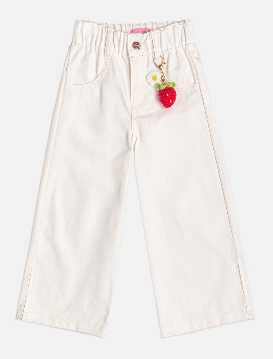 Calça Infantil Off-White com Chaveiro Morango - Momi