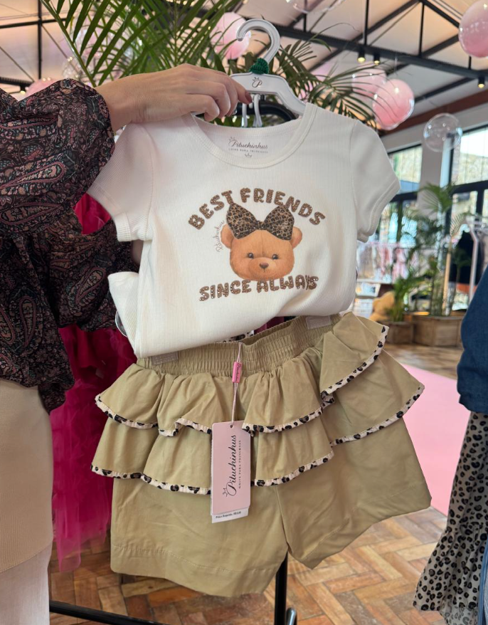 Conjunto Infantil Blusa Estampa de Ursinha com Strass Short Bege Babados Borda de Onçinha - Pituchinhus