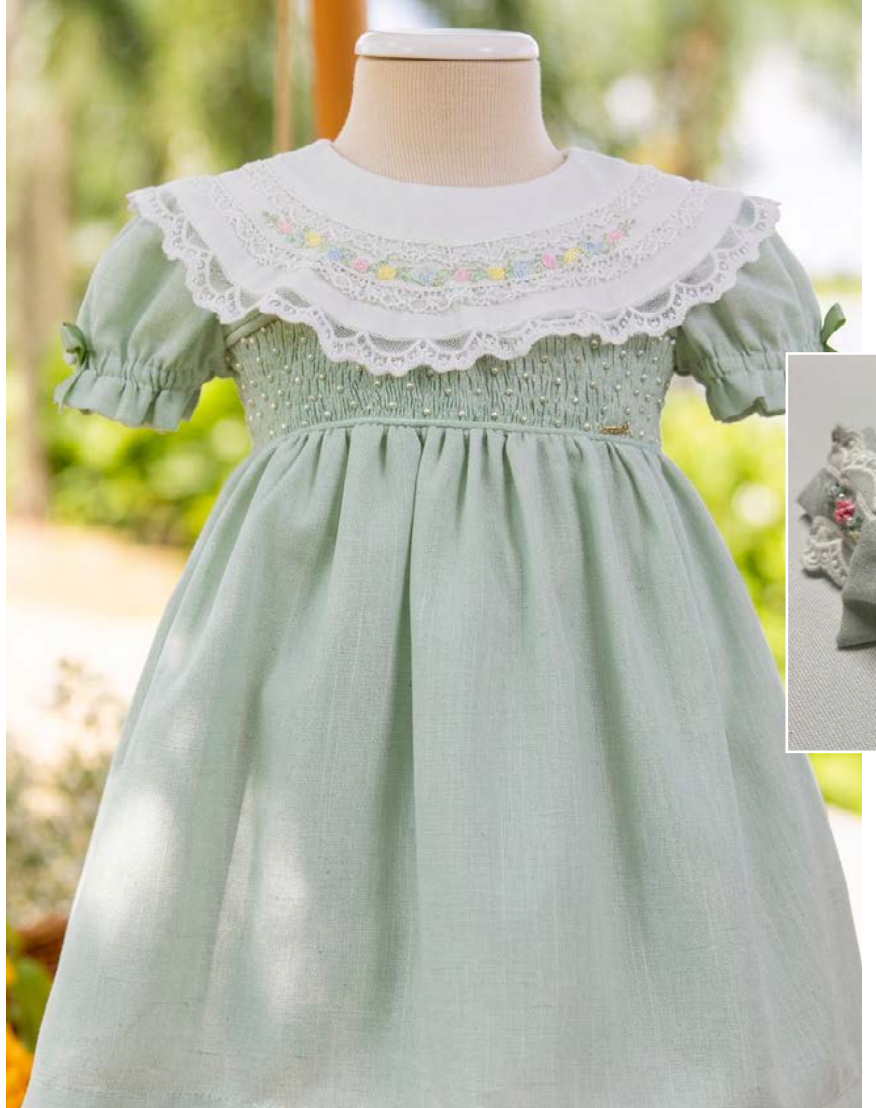 Vestido Infantil Verde com Gola em Renda e Bordados - Roana