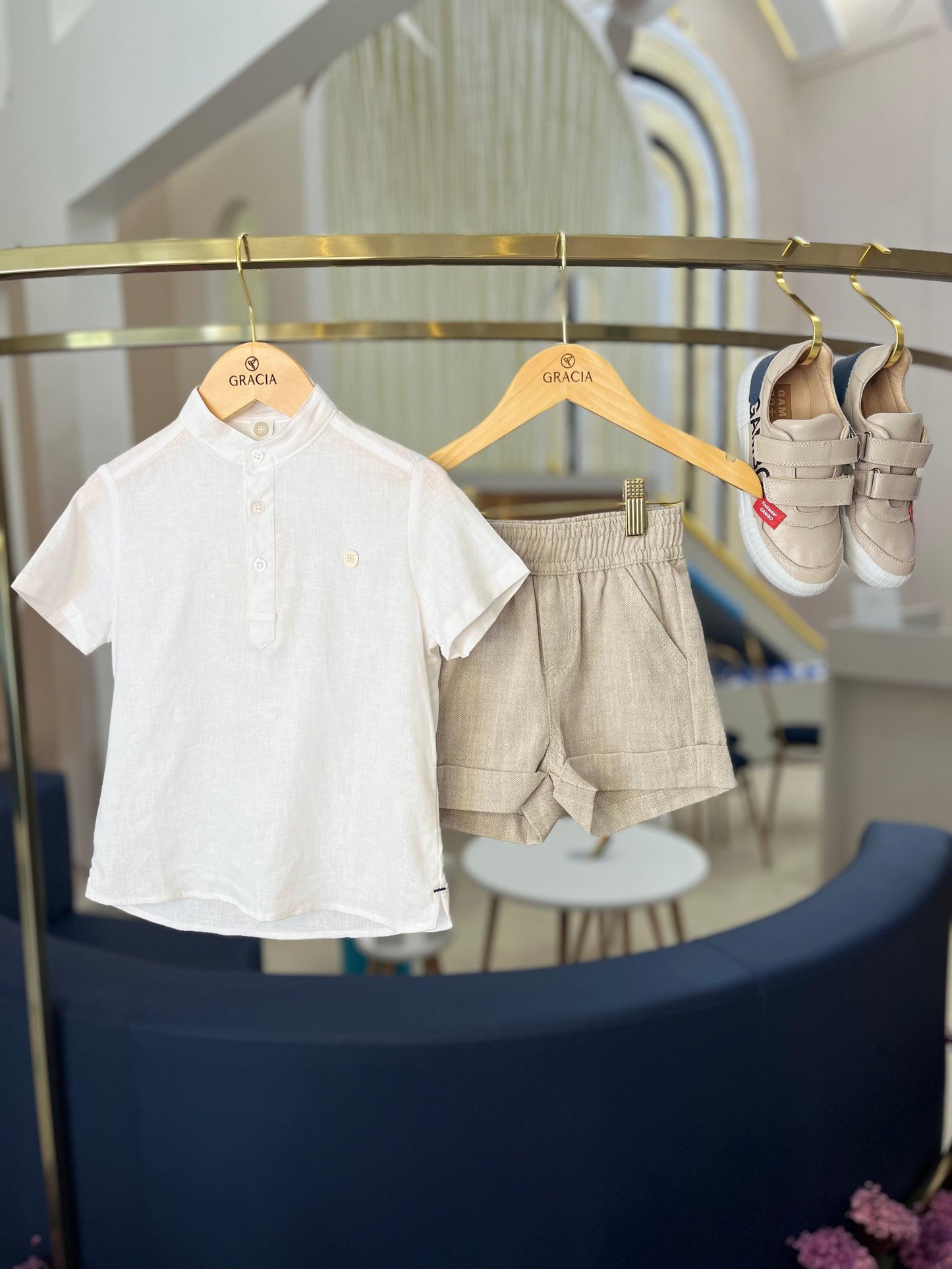 Conjunto bata off white e bermuda social areia - Gracia