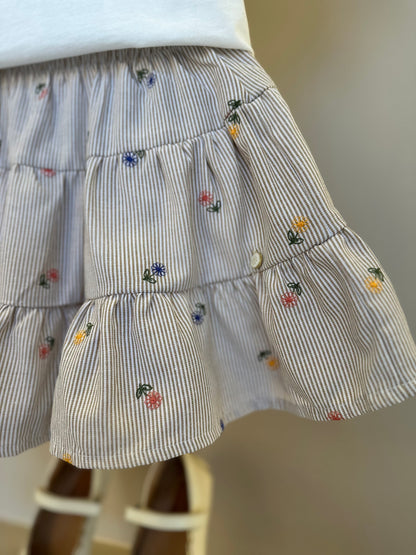 Conjunto Infantil blusa Gola Babado e Saia Tricoline Listrada Com Bordado - Um Mais Um