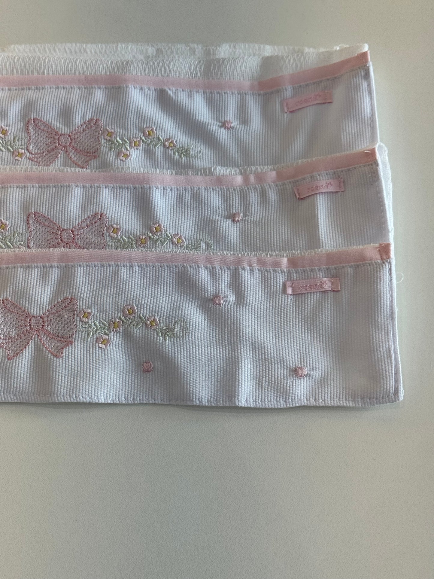 Kit 3 Fraldinhas Boca Bebê Luxo Bordadas Lacinhos Rosa - Roana