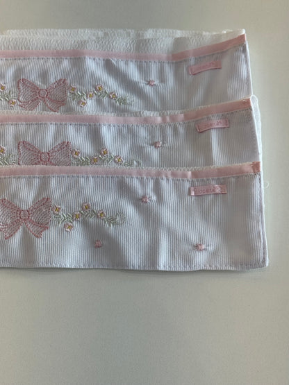 Kit 3 Fraldinhas Boca Bebê Luxo Bordadas Lacinhos Rosa - Roana