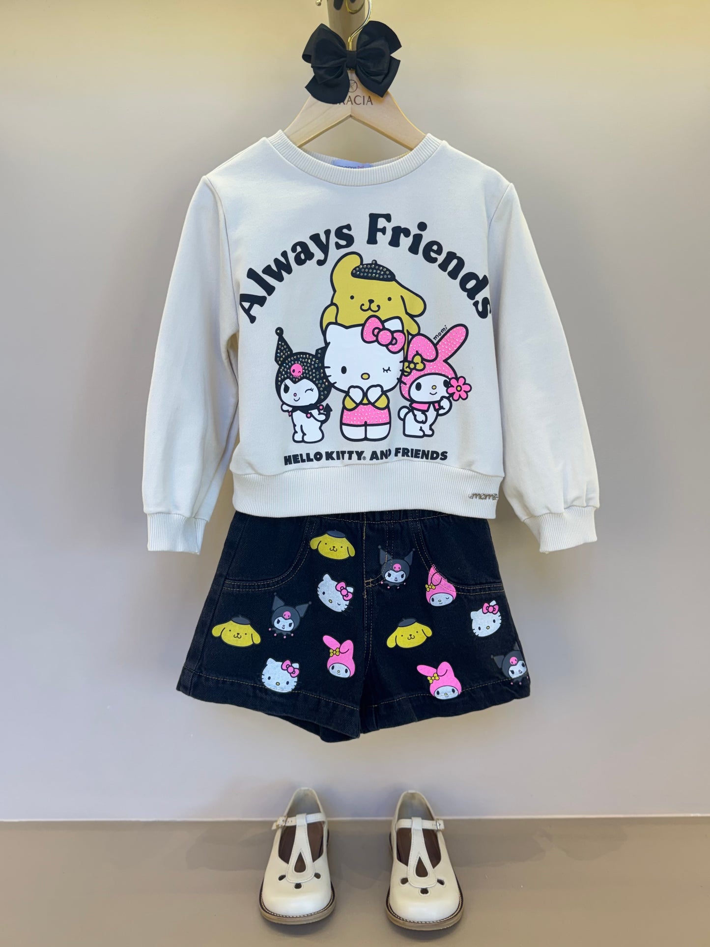Conjunto Infantil Blusa de Moletom Hello Kitty and Friends e Shorts Jeans Hello Kitty - Momi