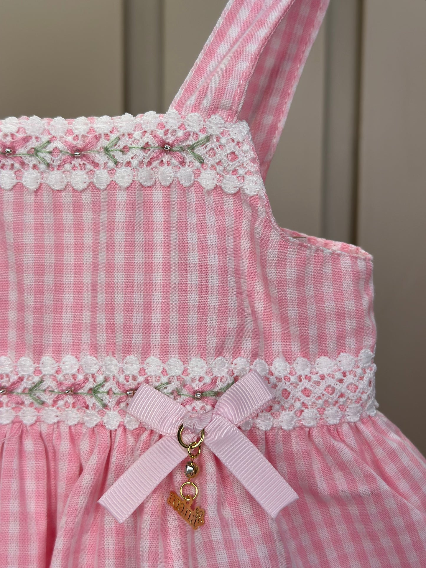 Pimpão Bebê Clássico Babadinhos Bordado Flores Rosa - Roana
