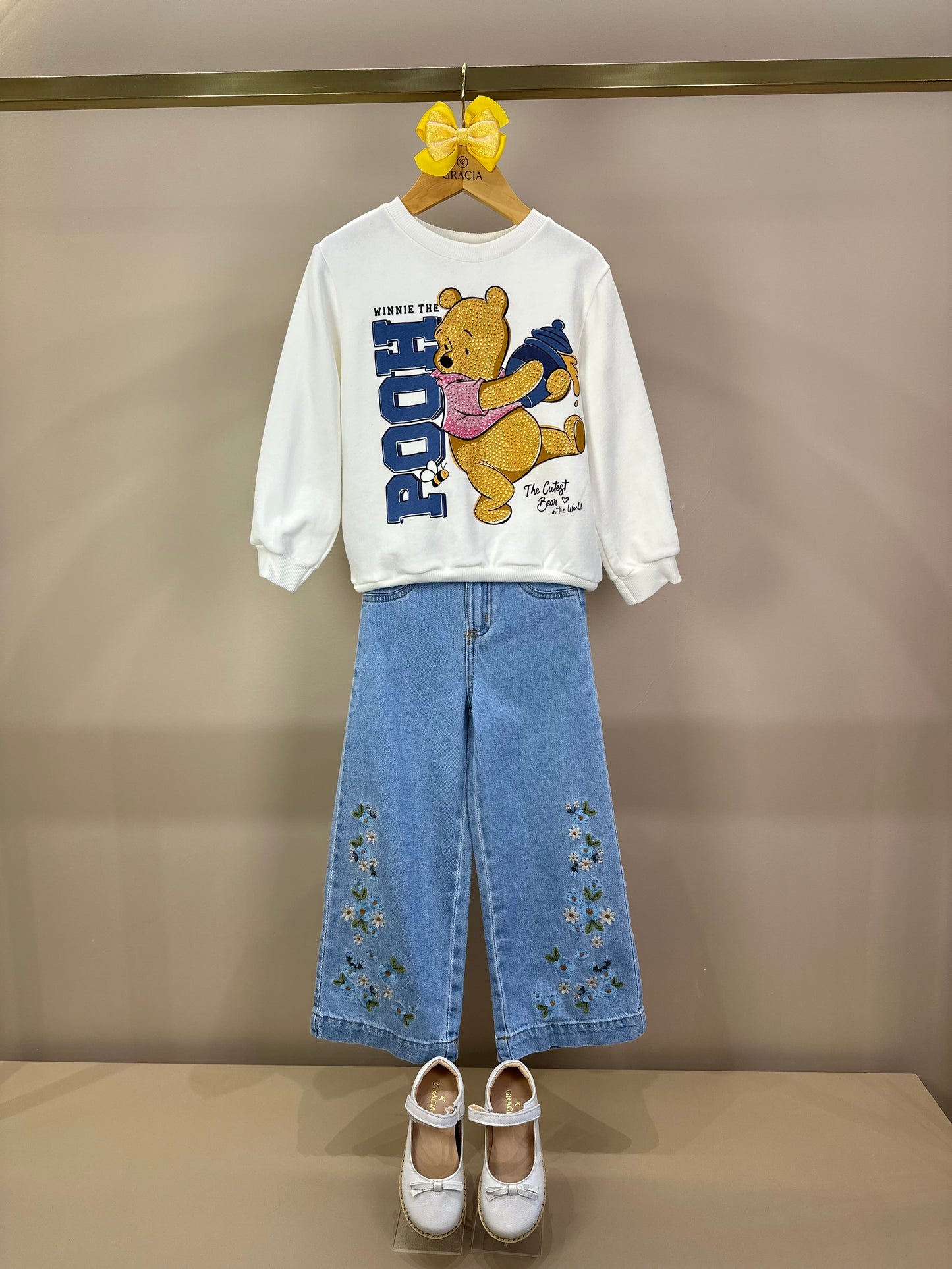 Conjunto Infantil Feminino Casaco Moletom Ursinho Pooh Pérola com Calça Jeans Bordada Flores - Momi