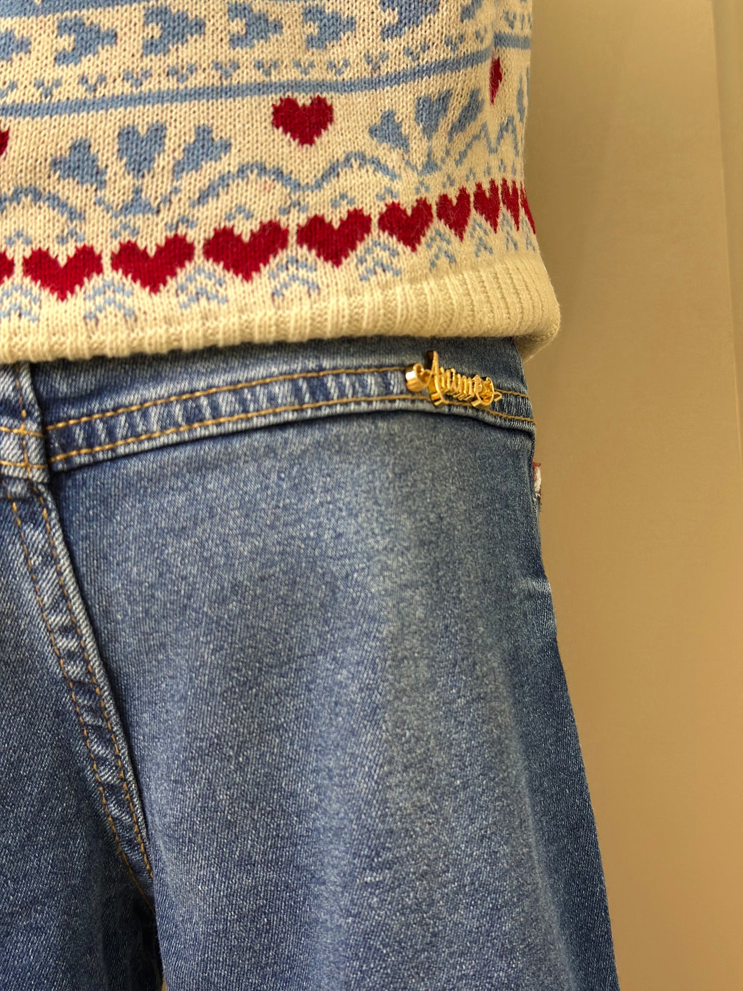 Conjunto Infantil Conceito Colete Tricot Corações e Calça Jeans Bolsos Bordados - Animê